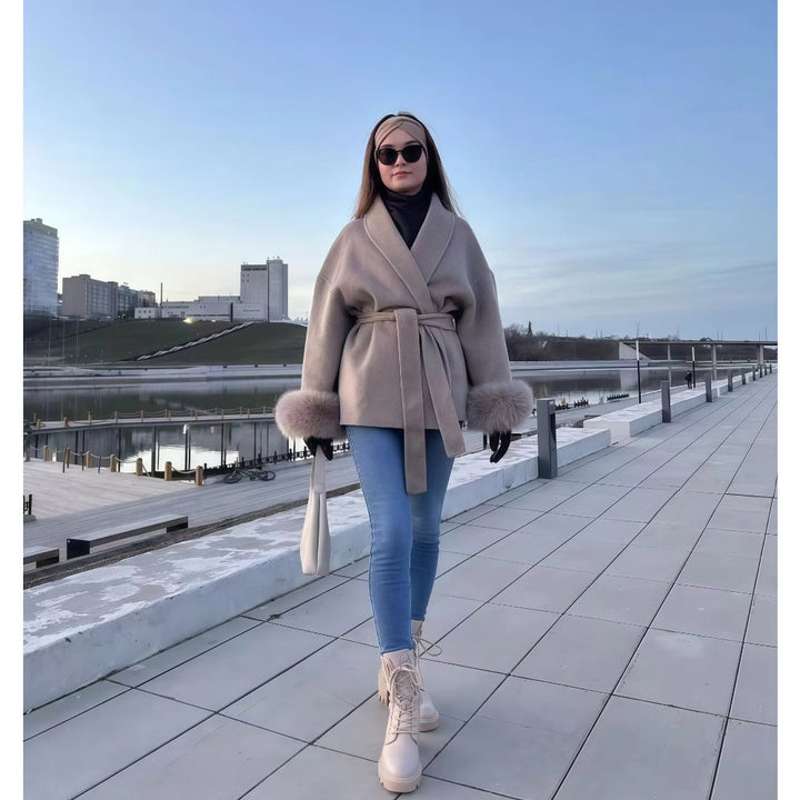 Daniela | Damenmantel mit Gürtel und Kunstfellärmeln