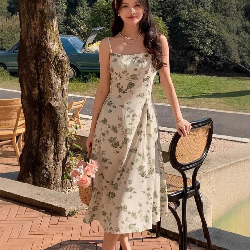 Amalie | Elegant og Blomstrete Ermeløs Midikjole