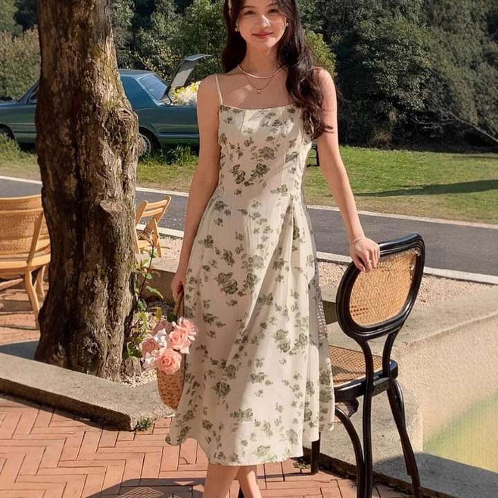 Amalie | Elegant og Blomstrete Ermeløs Midikjole