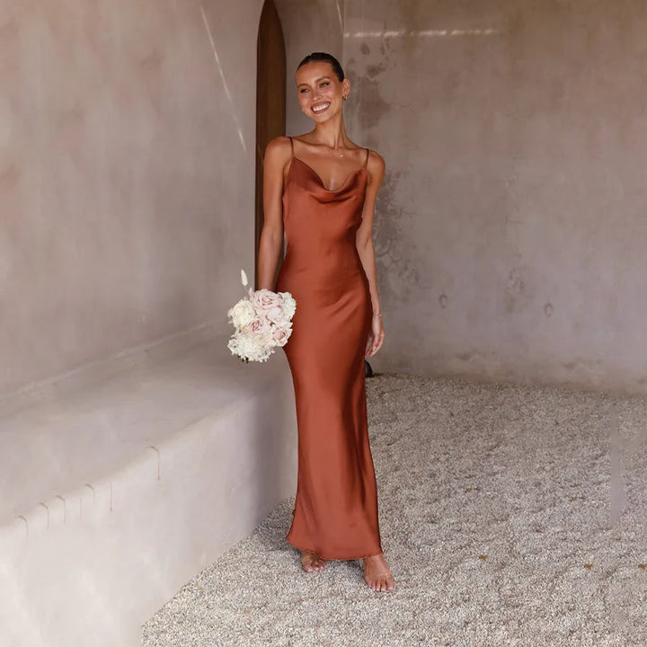 Julia | Satin Maxi Kjole med Cowl Hals