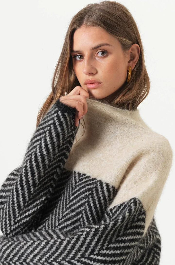 Michaela | Damen Lockere Strickpullover mit hohem Kragen