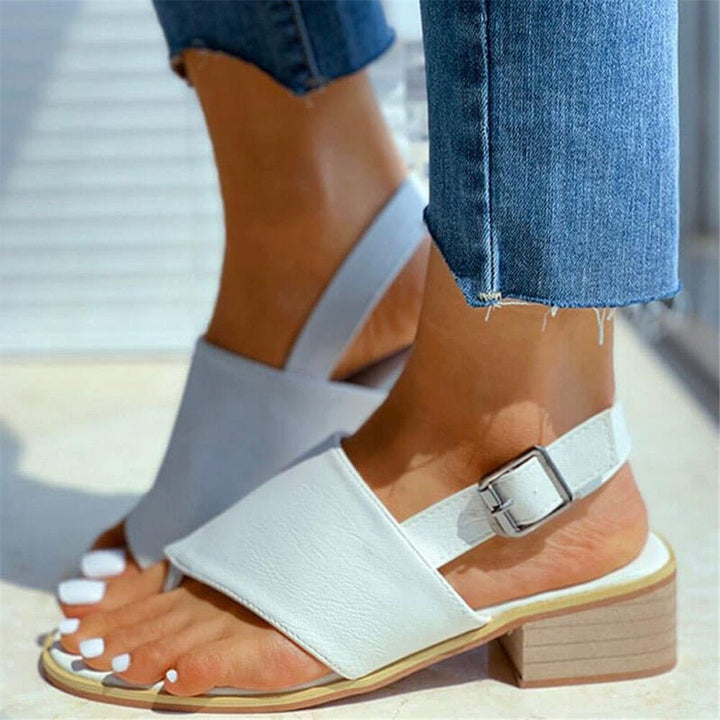 Hilda | Klassiske og Stilige Sandaler med Spenne