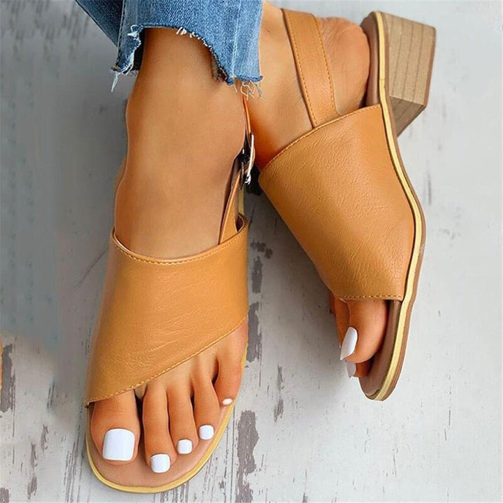 Hilda | Klassiske og Stilige Sandaler med Spenne