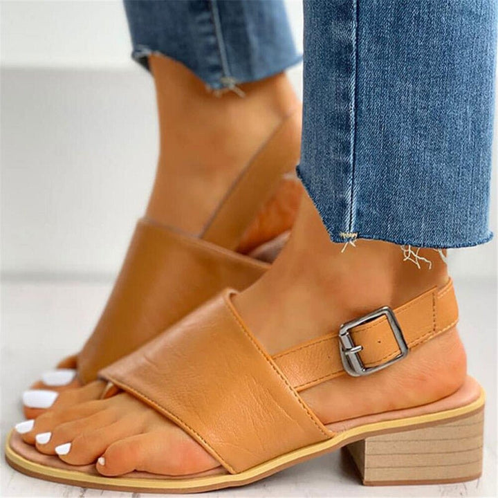 Hilda | Klassiske og Stilige Sandaler med Spenne