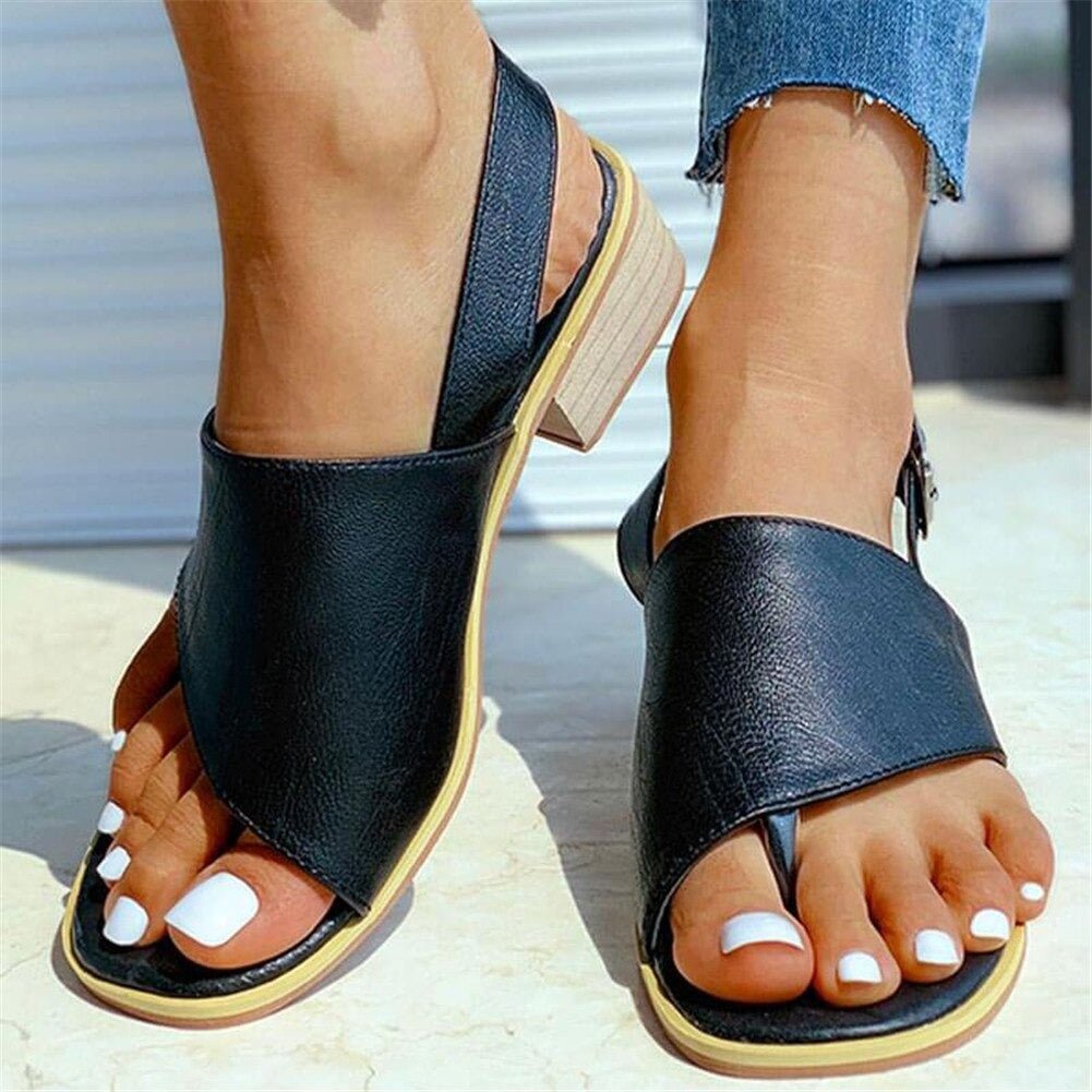 Hilda | Klassiske og Stilige Sandaler med Spenne