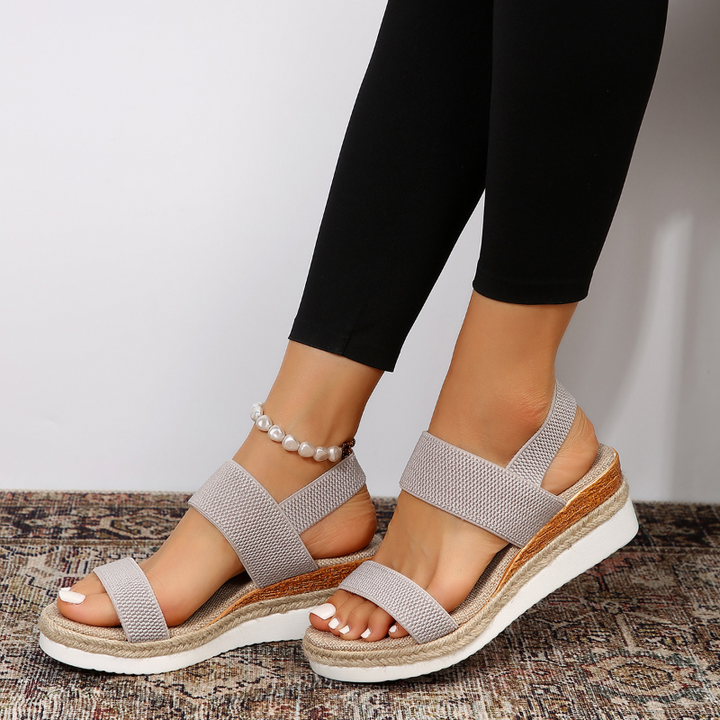 Astrid | Stilige Kilesandaler med Stropper